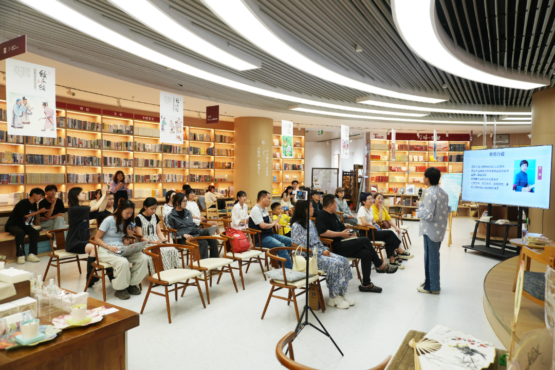 李想老师《做人间清醒的自己》新书签售会成功举办！